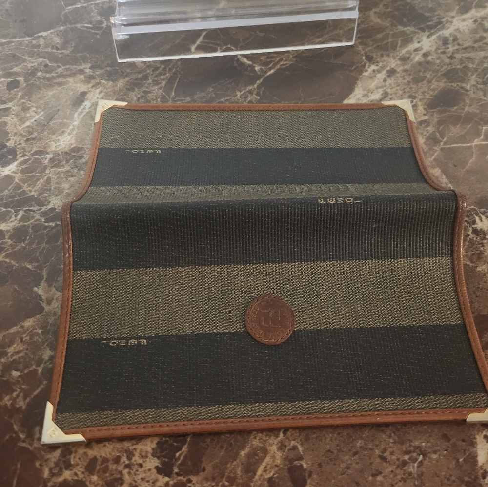 Fendi Green and Brown Wallets Luxurious Leather Collection - Picture 3 of 10